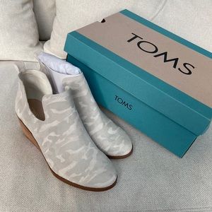 Brand New in Box Toms Kallie Wedge Bootie size 8.5